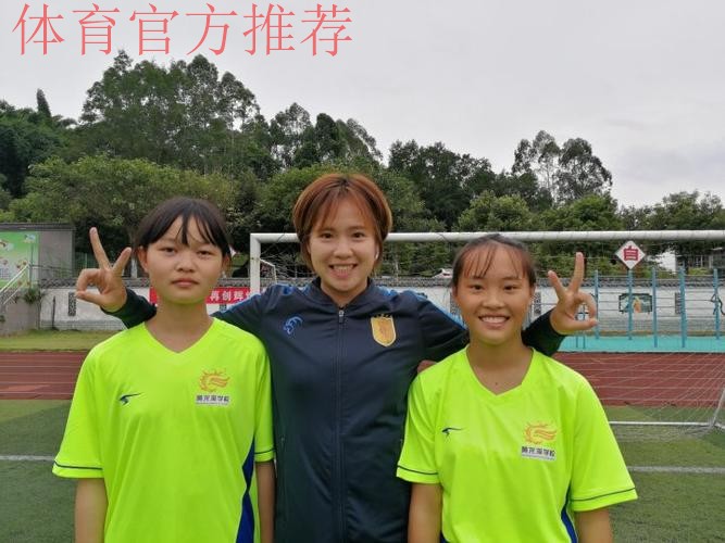 “不止于足球竞技”——女乙球队走进成都中小学校园